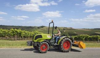 Traktory z napędem 2WD Claas Nexos 220 VE