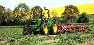 Traktory z napędem 4WD John Deere 5055 E