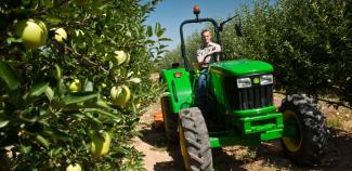 Traktory z napędem 4WD John Deere 5055 E