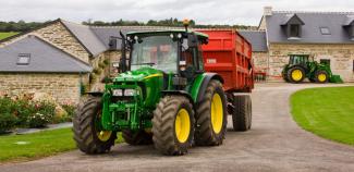 Traktory z napędem 4WD John Deere 5090 R