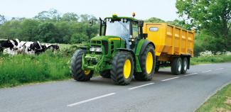 Traktory z napędem 4WD John Deere 6130