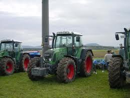 Traktory z napędem 4WD Fendt 714 Vario