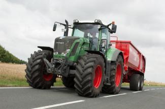 Traktory z napędem 4WD Fendt 828 Vario SCR