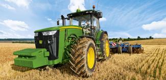 Traktory z napędem 4WD John Deere 8360 R