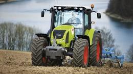 Traktory z napędem 4WD Claas Axos 330 C