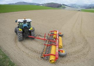 Traktory z napędem 4WD Claas Elios 220