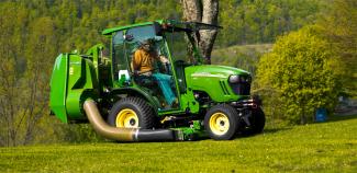 Pojazdy Ciągniki kompaktowe John Deere 2320
