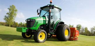 Pojazdy Ciągniki kompaktowe John Deere 4520 