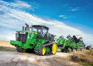 Ciągniki na gąsienicach gumowych John Deere 9RT 470