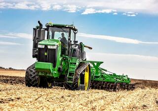 Ciągniki na gąsienicach gumowych John Deere 9RT 520