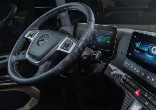 Samochody ciężarowe Ciągniki siodłowe Mercedes-Benz Actros 1824 LS 4x2