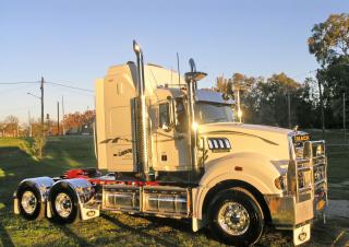 Samochody ciężarowe Ciągniki siodłowe Mack Super-Liner FUSION CAB ECE29 ISX 525 6x4