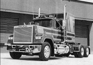 Samochody ciężarowe Ciągniki siodłowe Mack SuperLiner RWL712L CA494 ETAZ673A 4x2