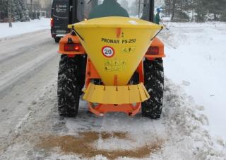 Urządzenia do zimowych robót komunalnych Posypywarki Dołączane rozsiewacze Pronar PS 250