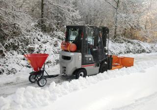 Urządzenia do zimowych robót komunalnych Posypywarki Dołączane rozsiewacze Bauer STW