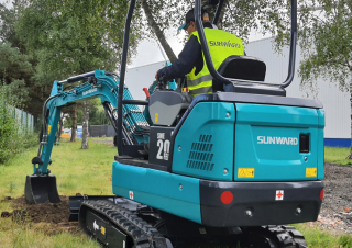 Elektryczne koparki gąsienicowe Sunward SWE20FED