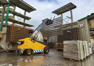 Elektryczne ładowarki teleskopowe JCB 30-19E 