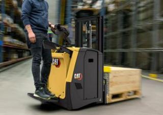 Wózki paletowe Elektryczne wózki paletowe platformowe Caterpillar NPV20N3D
