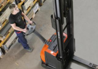 Wózki podnośnikowe Wózki paletowe elektryczne BT SWE 200