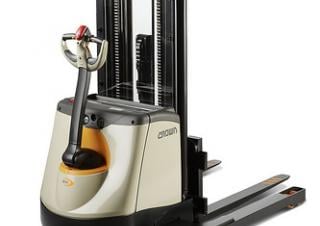 Wózki podnośnikowe Wózki paletowe elektryczne Crown SX 3000-30 TT-4267