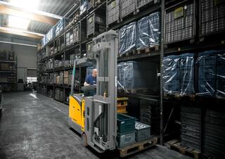 Wózki widłowe boczne Elektryczne wózki widłowe boczne Jungheinrich EFX 410