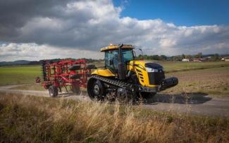 Ciągniki na gąsienicach gumowych Challenger MT765