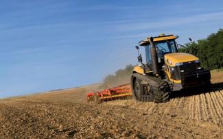 Ciągniki na gąsienicach gumowych Challenger MT855 C