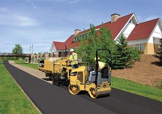 Gąsienicowe rozściełacze asfaltu Caterpillar AP255E