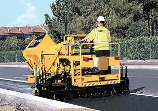 Gąsienicowe rozściełacze asfaltu Caterpillar AP255E
