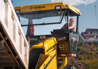 Gąsienicowe rozściełacze asfaltu Bomag BF 700 C 2 S 600