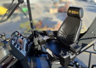 Gąsienicowe rozściełacze asfaltu Bomag BF 700 C 3 S 600