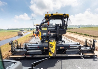Gąsienicowe rozściełacze asfaltu Bomag BF 800 C 3 S 500