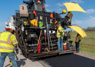 Gąsienicowe rozściełacze asfaltu Astec ROADTEC SP-200