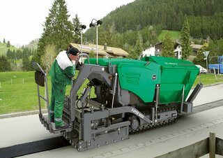 Gąsienicowe rozściełacze asfaltu Vögele Super 800i