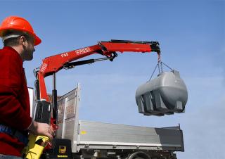 Hydrauliczne żurawie do załadunku Fassi F 85 B 2.24 e-dynamic