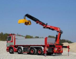 Hydrauliczne żurawie do załadunku Fassi F 215 A 0.22 active
