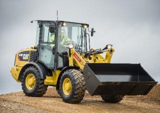 Ładowarki kołowe Caterpillar 906M