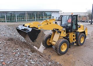 Ładowarki kołowe Caterpillar 918M
