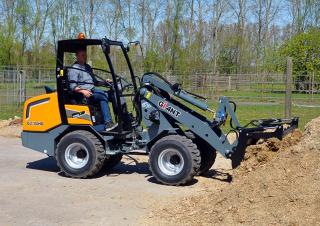 Ładowarki kołowe Giant G2700HD