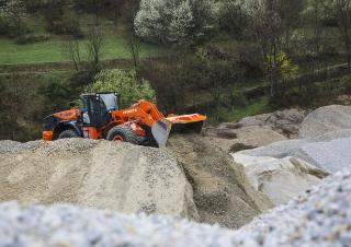 Ładowarki kołowe Hitachi ZW 330-5
