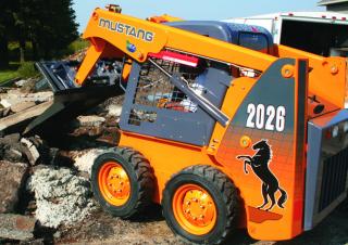 Ładowarki o sterowaniu burtowym Mustang 2026