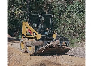 Ładowarki o sterowaniu burtowym Caterpillar 216B Serie 3