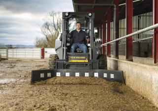 Ładowarki o sterowaniu burtowym New Holland L220