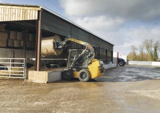 Ładowarki o sterowaniu burtowym New Holland L220