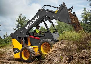 Ładowarki o sterowaniu burtowym Volvo MC95C
