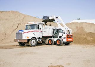 Ładowarki o sterowaniu burtowym Bobcat S850