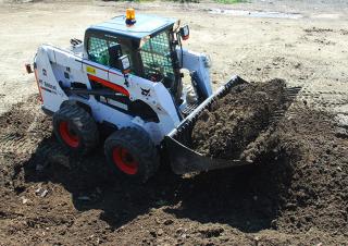 Ładowarki o sterowaniu burtowym Bobcat S630