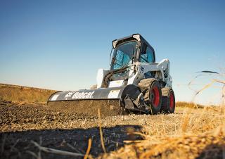 Ładowarki o sterowaniu burtowym Bobcat S650