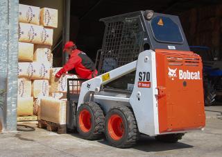Ładowarki o sterowaniu burtowym Bobcat S70