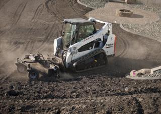Ładowarki o sterowaniu burtowym Bobcat T590
